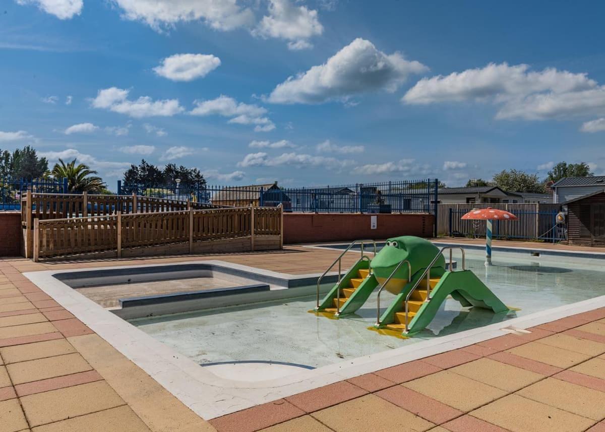 Riverside Caravan Holiday Park Bognor Regis Buitenkant foto